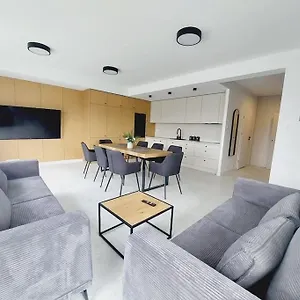Przestronny Apartament, Ogrodek, Miejsca Postojowe W Garazu , Kraków Polska